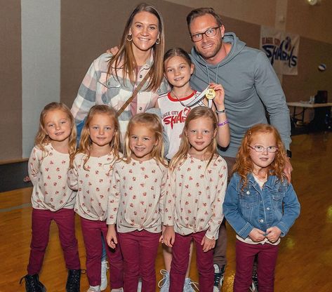 <em>OutDaughtered</em> Sneak Peek: Danielle and Adam Busby Take the Girls to See Dolphins for the First Time Adam Busby, Busby Quintuplets, Danielle Busby, Busby Quints, Adam And Danielle Busby, It's A Buzz World, Olivia Parker, Busby Family, Heart Surgery