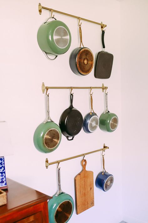 This DIY Pot Rack for Under $40 is a genius because not only is it super functional and saves space it also looks great. Diy Wall Pot Rack, Diy Pot Rack Hanging, Diy Pot Rack, Dining Table Restoration, Diy Crib Mattress, Ikea Rail, Diy Outdoor Dining Table, Pot Rack Wall, Diy Outdoor Dining