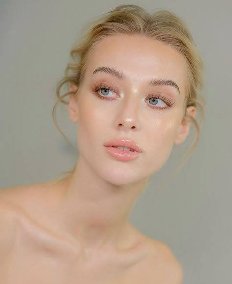 Very Pale Makeup, Natural Pale Makeup, Very Pale Skin Makeup, Low Contrast Makeup Blonde, Natural Makeup For Pale Skin, Light Spring Makeup Look, Pale Skin Makeup Looks, Natural Makeup Fair Skin, Wedding Makeup Fair Skin