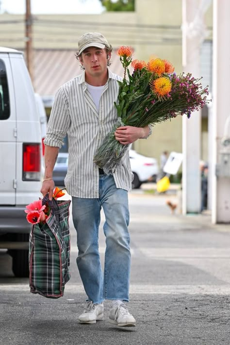 Lip Gallagher, Yes Chef, Allen White, Jeremy Allen White, White Kicks, Streetwear Men, Men Fashion Casual Outfits, Streetwear Men Outfits, Tarzan