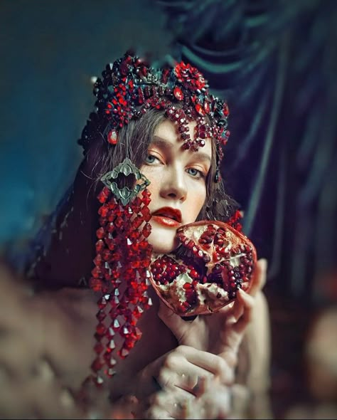 Persephone Halloween Costume, Love Me Not Flower, Greek Mythology Makeup, Persephone Photoshoot, Persephone Halloween, Greek God Party, Hades And Persephone Costume, Persephone Makeup, Dark Persephone