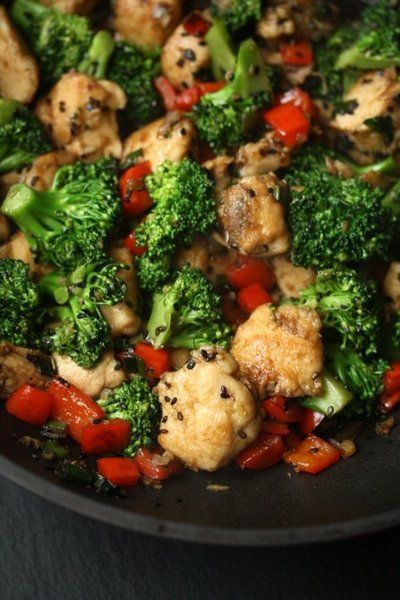 Healthy Sesame Chicken, Broccoli And Chicken, Chicken With Broccoli, Advocare Recipes, Sesame Chicken Recipe, Resep Diet, Sesame Chicken, Diet Vegetarian, Broccoli Recipes