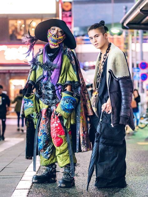 Tokyo Streetwear, Tokyo Fashion Week Street Styles, Japanese Fashion Trends, Clown Costumes, Extreme Fashion, Tokyo Fashion Week, Harajuku Fashion Street, Tokyo Street Fashion, Anti Fashion