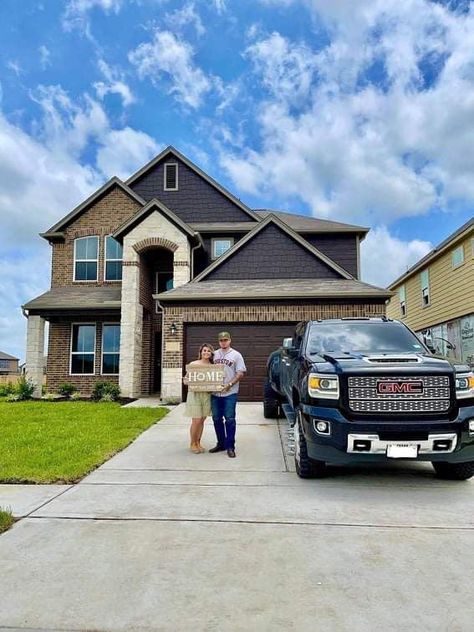 Couple House Goals, Front Door Portico, Door Portico, Portico Designs, Couple House, Portico Design, Farm Style House, Tire Pictures, Dream House Aesthetic