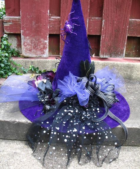 halloween witch hat centerpieces | Purple and Black / Witch Hat / with Skulls / Black Roses and Glittery ... Black Witches, Witches Night Out, Black Witch Hat, Halloween Witch Decorations, Halloween Hat, Witch Costumes, Halloween Centerpiece, Adornos Halloween, Witches Hat