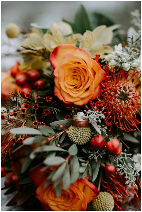 Color Palette Earthy, Color Bouquet, Earthy Wedding, Bridal Bouquet Fall, 2022 Wedding, Fall Wedding Bouquets, Fall Wedding Flowers, September Wedding, Orange Wedding