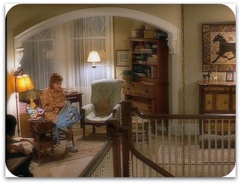 Stepmom Movie, Upstairs Landing, 90s Home, Top Of The Stairs, Upstairs Hallway, Susan Sarandon, House Hunters, Movie Sets, Julia Roberts