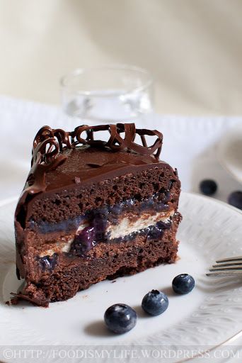 Chocolate, Mousse, Meringue and Blueberry Layered Cake Blueberry Curd, Syrup Cake, Easy Chocolate Mousse, Blueberry Chocolate, Blueberry Syrup, Tasty Chocolate Cake, Dark Chocolate Cakes, Chocolate Delight, Layered Cake