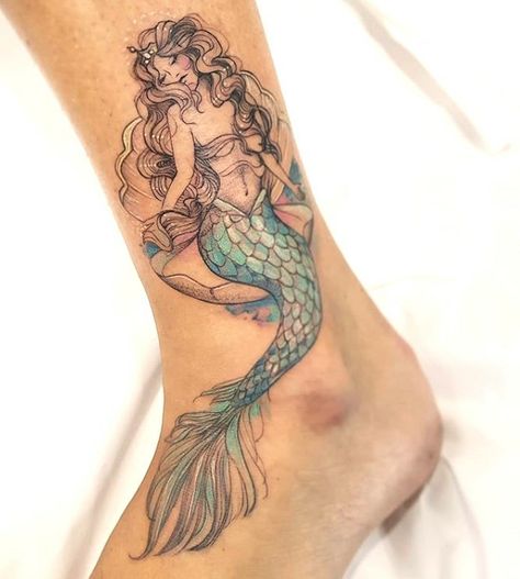 Side Mermaid Tattoo, Mom And Daughter Mermaid Tattoo, Scorpio Mermaid Tattoo, Watercolour Mermaid Tattoo, Beautiful Mermaid Tattoo, Best Woman Tattoo Ideas, Mermaid Collar Bone Tattoo, Mermaid Calf Tattoo, Feminine Mermaid Tattoo