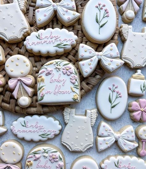 Sifted + Sugared on Instagram: "Baby in bloom 🌼🪻🌷🌸" Baby In Bloom Cookies Girl, Baby In Bloom Sugar Cookies, Baby In Bloom Cookies, Baby In Bloom Cake, Baby In Bloom, Summer Baby Shower Themes, Angel Baby Shower, Farm Cookies, Pink Cookies