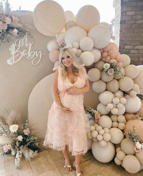 Baby In Bloom Gender Reveal, Brynley Arnold, Baby Shower Balloons Girl, Baby Shower Backdrops, Blessed With The Best, Backdrop Balloons, Classy Baby Shower, I Am So Blessed