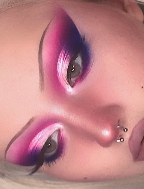 Euphoria Graphic Liner, Pink Alt Makeup, Drag Queen Makeup Looks, Drag Eyeshadow, Bright Colorful Eye Makeup, Abstract Makeup Looks, Mekap Mata, 20 Makeup, Drag Make-up