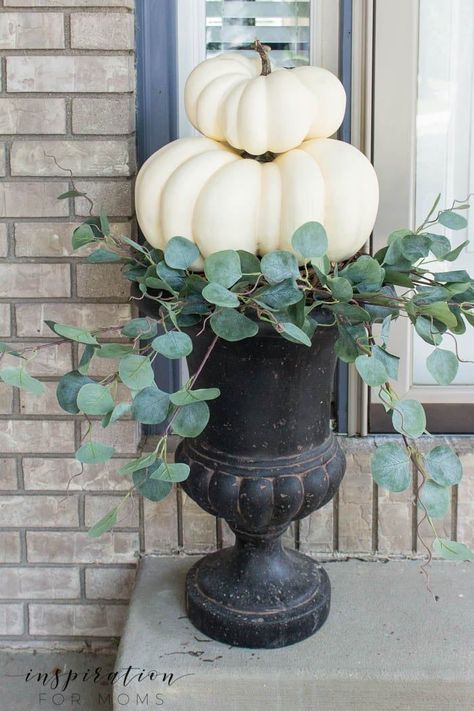 My DIY fall pumpkin topiary is, of course, super simple to create. And it’s neutral fall colors make it the perfect decor for your home! See the full tutorial here: https://inspirationformoms.com/diy-fall-pumpkin-topiary/ #falldecor #pumpkin #fallfrontdoor Fall Pumpkin Topiary, Modern Fall Decor, Fall Pumpkin Decor, Image Halloween, Pumpkin Topiary, Easy Fall Decor, Fall Planters, Dekor Diy, Fall Decor Inspiration