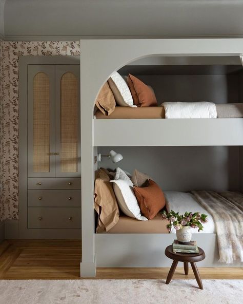 Katie Conway Monkhouse (@katiemonkhouseinteriors) • Instagram photos and videos Bunk Wall, Bunk Beds Small Room, Bunk Bed Room, Kids Rooms Inspo, Bunk Beds Built In, Built In Bed, Built In Bunks, Bunk Rooms, Bunk Bed Designs