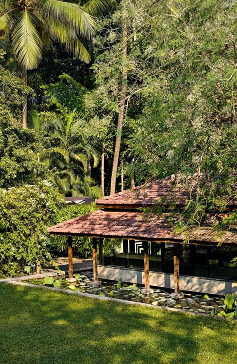 This Alibag home fuses vernacular architecture with tropical modernism Tropical Modernism, Kerala Architecture, Bali House, Tropical Architecture, Kerala Houses, Traditional Houses, Vernacular Architecture, Indian Homes, Tropical House