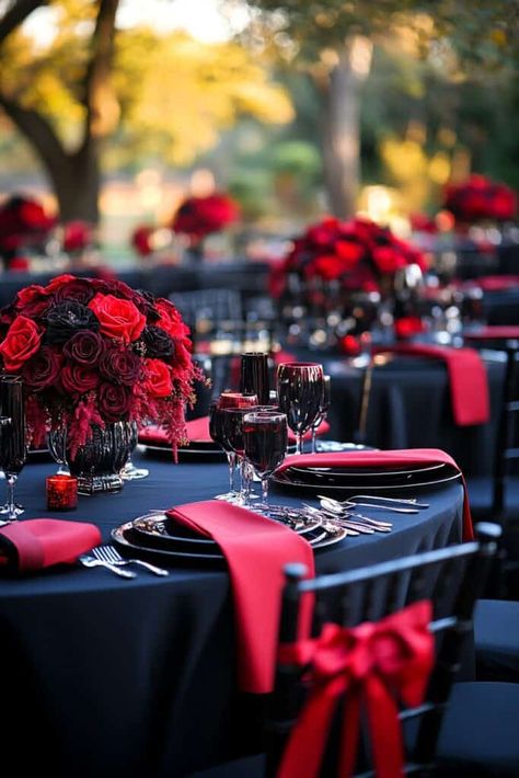 Red And Black Bridal Party, Red And Black Flower Centerpieces, Black And White Gothic Wedding, Black And Red Roses Wedding, Red White And Black Decorations, Black Red Party Decorations, Red Black Quinceanera Theme, Black And Red Wedding Centerpieces, Black And Red Wedding Party