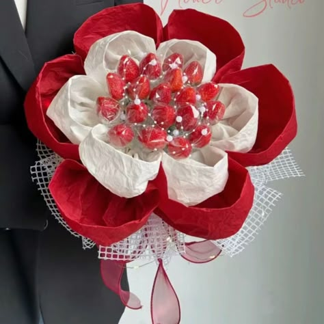 🎄✨ Wrap your Christmas joy with BBJ WRAPS! 🌷💫 Elevate your festive blooms and make every bouquet a gift of love. Unleash the magic of the season! Shop our unique flower packaging designs now by clicking the link in our bio! #BBJWRAPS#floraldesign#weddingbouquet#flowerarrangement#florist Unique Bouquet Wrapping, Christmas Bouquet Ideas, Unique Bouquet Ideas, Creative Bouquet, Wrapping Bouquets, Paper Bouquet Diy, Flower Bouquet Wrapping, Fruit Bouquet Ideas, Chocolate Flowers Bouquet