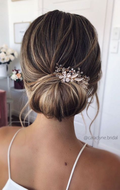 Looking for the latest hair do? Whether you want to add more edge or elegance – Updo hairstyles can easily make you look sassy and elegant. So if... Bride Hairstyles Updo, Wedding Hair Up, Wedding Updos, Bridal Hair Inspiration, Bridal Hair Updo, Best Wedding Hairstyles, Wedding Hair Clips, Hair Haircuts, Wedding Hair Inspiration