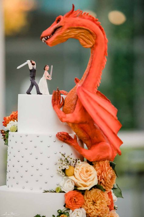 Orange dragon fantasy wedding cake with peach and orange flowers at Chihuly Glass House | Flora Nova Design Seattle Fantasy Wedding Cake Ideas, Fantasy Wedding Cake Topper, Dragon Wedding Cake Topper, Princess Bride Wedding Cake, Dragon Age Wedding, Mystical Wedding Cake, Dragon Wedding Decor, Pokémon Wedding Cake, Wedding Ideas Cottagecore