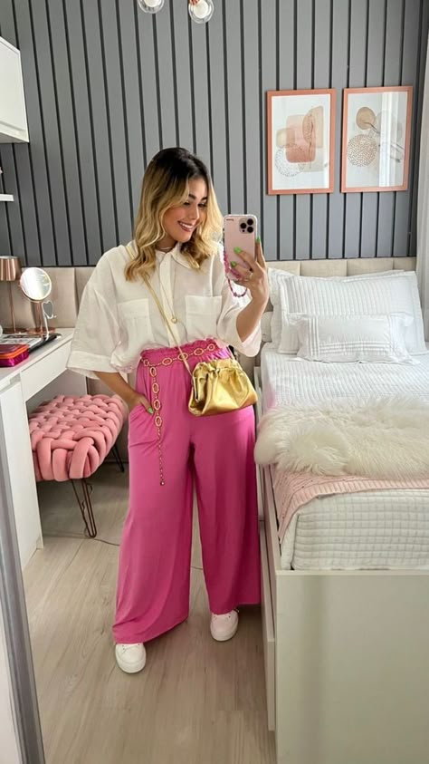 Pink Pant Work Outfit, Pink Trousers Outfit Casual, Pantalon Rosa Outfit, Pink Wide Leg Pants Outfit, Pink Work Pants, Pink Sandals Outfit, Style With Blazer, Pink Trousers Outfit, Wide Leg Pants Outfit Work