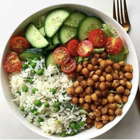 Chickpeas Bowl, Curried Chickpeas, Rice And Veggies, Plats Healthy, Resep Diet, Healthy Bowls, Healthy Food Dishes, Healthy Lifestyle Food, Healthier Lifestyle