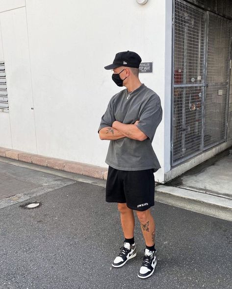 streetwear outfit Swag Men Outfits, Summer Outfits Shorts Men, Jordan Men Outfits, Streetware Outfits Men, Jordans Outfit Men, Streetwear Shorts Outfit, Summer Fits Men Streetwear, Streetwear Men Outfits Summer, Black Shorts Outfit Men