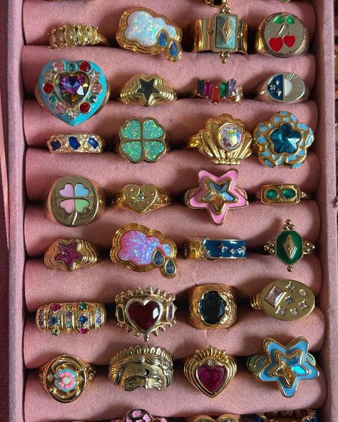 when i die my daughter will inherit the best jewellery collection known to man Maxamilist Jewellery, Funky Jewellery, Dark Maximalist Jewelry, Jewellery Maximalist, Silver Maximalist Jewelry, Maximalist Gold Jewelry Aesthetic, Xoxo Jewelry, Indie Jewelry, Dope Jewelry