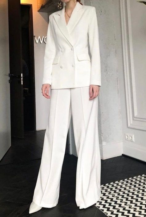 Suits For Women White, Graduation Suits For Women, Pantsuit For Women, Graduation Suit, Study Snaps, Grad Outfits, Stile Hijab, Wide Leg Pant Suit, Women Suits