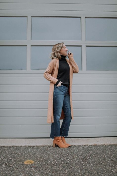 How This Michigan Girl Wears Cropped Jeans In Winter | The Mom Edit Cute Jean Outfits For Work Winter, Women’s Jeans Outfits Winter, Winter Jeans Outfit 2022, Crop Jeans In Winter, Ankle Boot Cut Jeans Outfit, Jeans And T Shirt Outfit Winter, Shoes To Wear With Cropped Jeans Winter, Cropped Bootcut Jeans Outfit Fall, Cropped Bootcut Jeans Outfit Winter