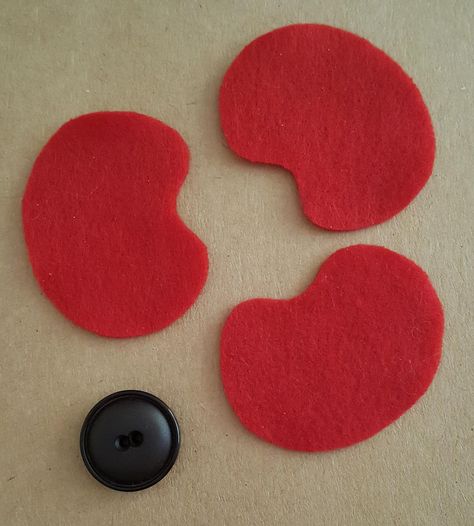 Make Your Own Felt Poppy for Remembrance Day – lore-green Red Felt Flowers, Poppy Wreath Craft Kids, Diy Poppies, Poppies Craft, Remembrance Crafts, Remembrance Day Poems, Felt Poppies, Remembrance Day Crafts, Poppy Craft For Kids