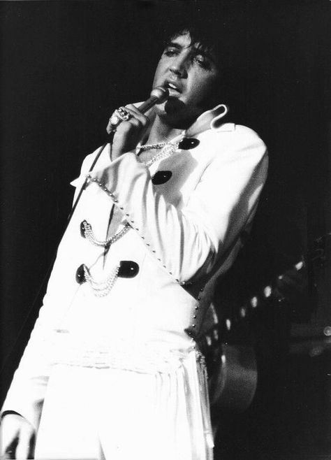 Elvis Presley Concerts, Elvis Presley Family, Elvis Jumpsuits, Elvis In Concert, Perry Como, Elvis And Priscilla, Las Vegas Shows, Elvis Presley Photos, Las Vegas Hotels