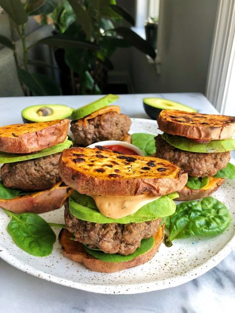 Paleo Sweet Potato Bun Lamb Burgers for an easy a delicious whole30 recipe! Sweet Potato Burger Bun, Sweet Potato Bun, Snow Food, Quick Paleo Meals, Whole30 Recipes Breakfast, Sweet Potato Burger, Sweet Potato Tater Tots, Potato Burger, Potato Bun