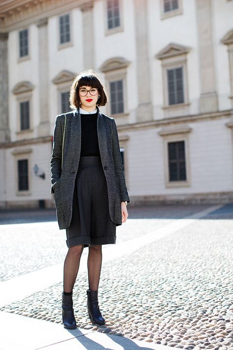 On the Street…Sun & Red Lips, Milan Black Knitwear, The Sartorialist, Womens Fashion Inspiration, Street Style Inspiration, Geek Chic, Work Fashion, Playing Dress Up, Women's Style, Autumn Winter Fashion