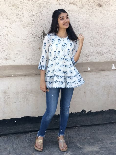 Tops Indian Style, Jeans Tops Indian Style, Tops Indian, Short Kurti Designs, Cotton Short Tops, Cotton Tops Designs, Stylish Kurtis Design, Simple Kurta Designs, Short Kurti