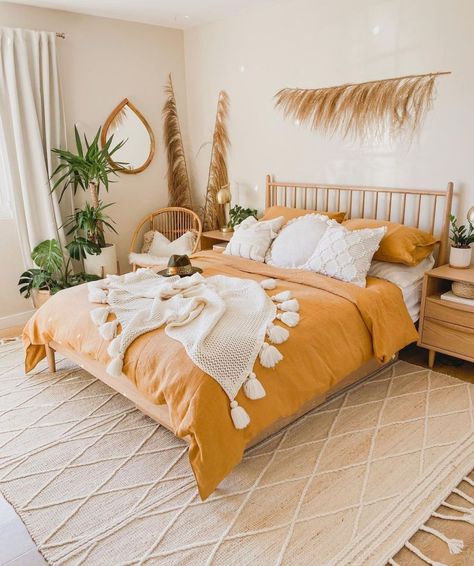 16 Absolutely Refreshing Tropical Boho Decor Ideas for Your Scandinavian Home from Jcdesign1.1 Burnt Orange Bedroom, Mustard Bedroom, Orange Bedroom Decor, Orange Bedroom, Simple Bedroom Design, Bedroom Orange, Style Deco, Decoration Inspiration, Simple Bedroom