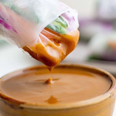 Spring Roll Dipping Sauce, Peanut Butter Dipping Sauce, Asian Peanut Sauce, Sweet Red Chili Sauce, Spring Roll Sauce, Easy Peanut Sauce, Easy Dipping Sauce, Peanut Dipping Sauce, Peanut Sauce Recipe