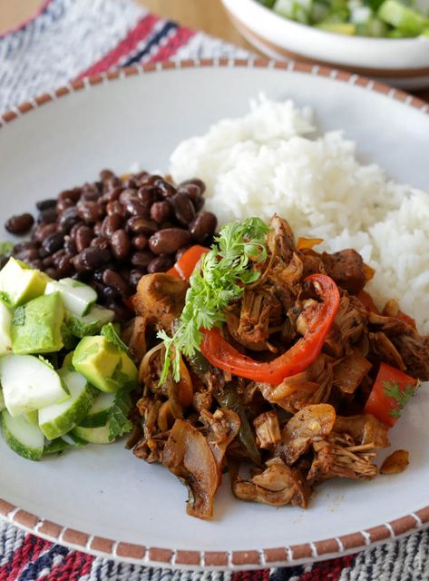 This jackfruit ropa vieja is a vegan version of Cuba's famous shredded beef dish, ropa vieja. Excellent served with black beans and white rice Jackfruit Ropa Vieja, Shredded Jackfruit Recipes, Vegan Shredded Beef, Jackfruit Vegan Recipes, Ropa Vieja Recipe, Vegan Jackfruit, Jack Fruit, Bbq Jackfruit, Jackfruit Recipes