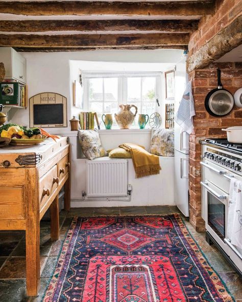 Boho Style Kitchen, Seaside Apartment, Boho Kitchen Decor, Period Living, Bohemian Kitchen, Charming Kitchen, Thatched Cottage, Interiors Magazine, Country Kitchen Decor