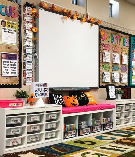 McKenna Woodley 10/21/18 My goal is to have my classroom this organized. Will it actually happen? Who knows, but this would give everything a place that not only you know of, but where the students know also. This will keep everyone happy and reduce the risk of a mess and lack of location for items. This would also majorly help with classroom management skills as the students know right where things are and can grab what they need rather than wandering or waiting around for their materials. Teacher Smartboard Area, Smart Board Decorations, Smartboard Decorations, Classroom Cubby Organization, Shelves In Classroom, Smart Board Classroom Set Up, Small Classroom Organization, Small Classroom Setup, Small Classroom