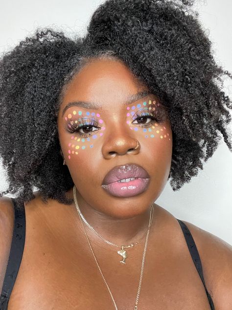 Polka Dot Makeup, Simple Pride Make Up, Dot Eye Makeup, Pride Eyeshadow, Makeup Pride, Woc Makeup, Pride Week, Black Dots, Cute Wallpaper Backgrounds