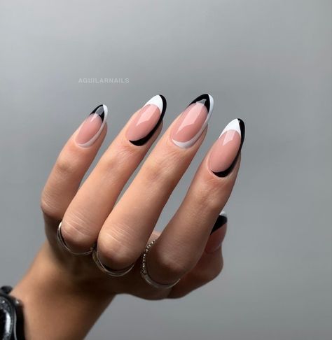 Black And White Round Nails, Nails Design White And Black, Oval Black And White Nails, Black Manicure Short Round, Black Round Nails Design, Short Black And White Nails, Black And White Short Nails, Black And White French Tip Nails, Round Nails Short