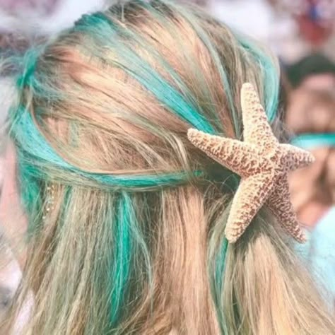 Aquamarine Hair Movie, Barbie Merliah Aesthetic, Aquamarine 2006 Aesthetic, Barbie Mermaid Aesthetic, 2000s Mermaid Aesthetic, Ocean Core Aesthetic Outfits, Aquamarine Aesthetic Movie, Merliah Summers Hair, Merliah Summers Aesthetic