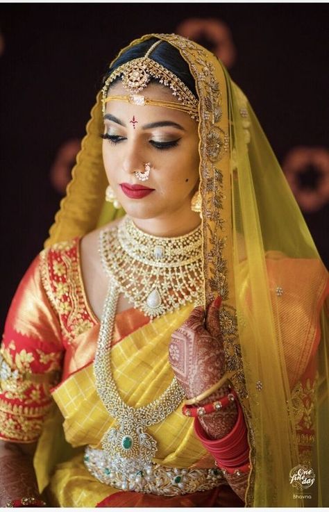 5 Ways To Match #Dupatta With Your #BridalSaree https://threads.werindia.com/bride-to-be/5-ways-to-match-dupatta-with-your-bridal-saree/ #Threads Bridal Jewelry For Yellow Saree, Meli Musugu, Pellikuthuru Sarees, Yellow Bridal Saree, Saree With Dupatta, Yellow Dupatta, Kanjeevaram Sarees, Bridal Sarees South Indian, Zardosi Work