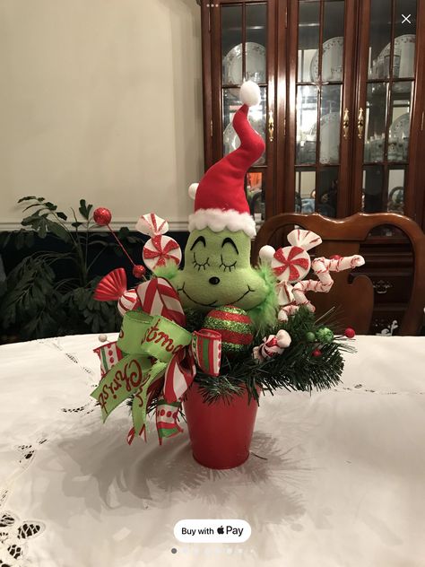 Grinchmas Centerpieces, Grinch Table Decorations, Grinch Centerpiece Ideas, Grinch Crafts Diy, Grinch Dinner, Monster Centerpieces, Monster Christmas, Grinch Decor, Grinch Crafts