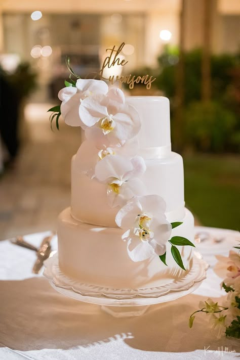 Cake With Flowers On Top, White Wedding Cake With Flowers, Orchid Wedding Theme, Hawaiian Wedding Cake, Orchid Wedding Cake, Wedding Cake With Flowers, Orchid Cake, Tropical Wedding Cake, Cake With Flowers