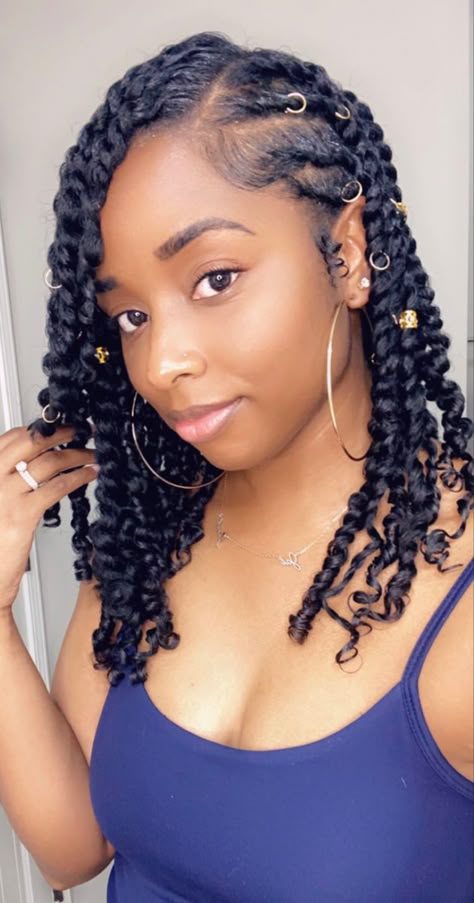 Big Twist On Natural Hair, Cute Twists For Natural Hair, Twist For Black Women Natural Hair, Two Strand Twist Mixed Hair, Mini Twists 3b Hair, Hairstyles Twisted Hair, 2 Strand Twist Hairstyles For Black Women, Small Two Strand Twist Natural Hair Black Women, Two Strand Twist Hairstyles Natural Hair Long