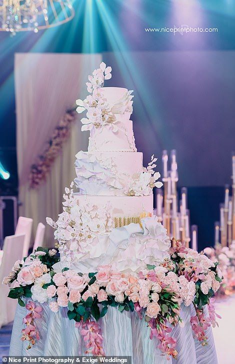 Inside the incredible Swan Lake themed 18th birthday in the Philippines costing $41,000 18th Debut Theme, Debut Decorations, Royal Blue Wedding Decorations, Birthday Event Ideas, Debut Cake, Swan Lake Wedding, Lake Cake, Debut Theme, Debut Party