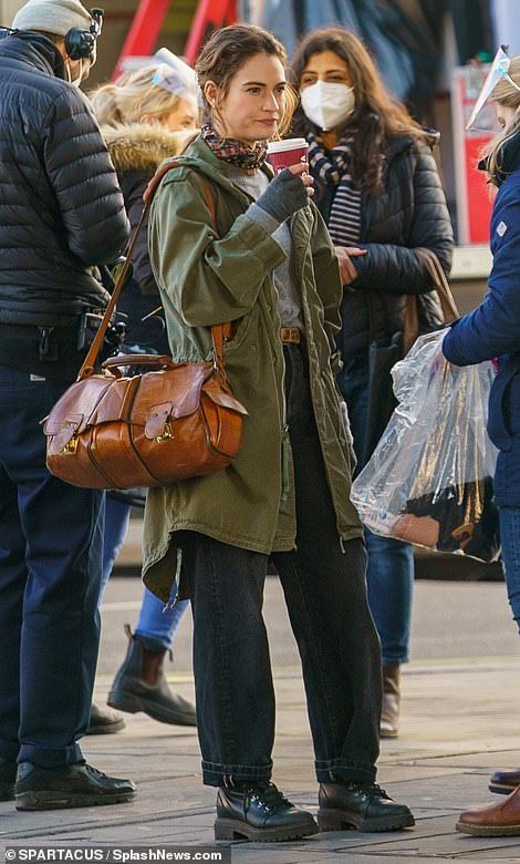 Lily James Style, Parka Outfits, Lilly James, Green Khaki Jacket, Dominic West, Jacket Outfit Women, Famous Outfits, Quoi Porter, Lily James