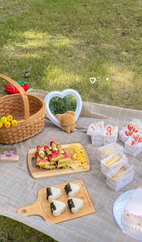 Pick Nick Food, Pick Nick Aesthetic, Park Picnic Ideas, Batchlorette Party, Pick Nick, Picnic Date Food, Picnic Planning, Picnic Inspo, Food Picnic