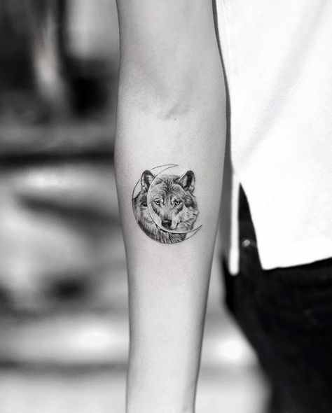 Wolf Tattoos For Women, Wolf Tattoo Design, Wolf Tattoos, Wolf Tattoo, Sleeve Tattoos For Women, Snake Tattoo, Tattoos Gallery, Mom Tattoos, Best Tattoo